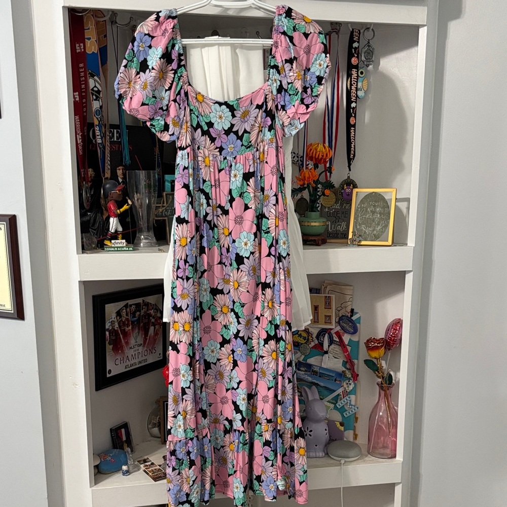 Chic Floral Maxi Dress with Puff Sleeves